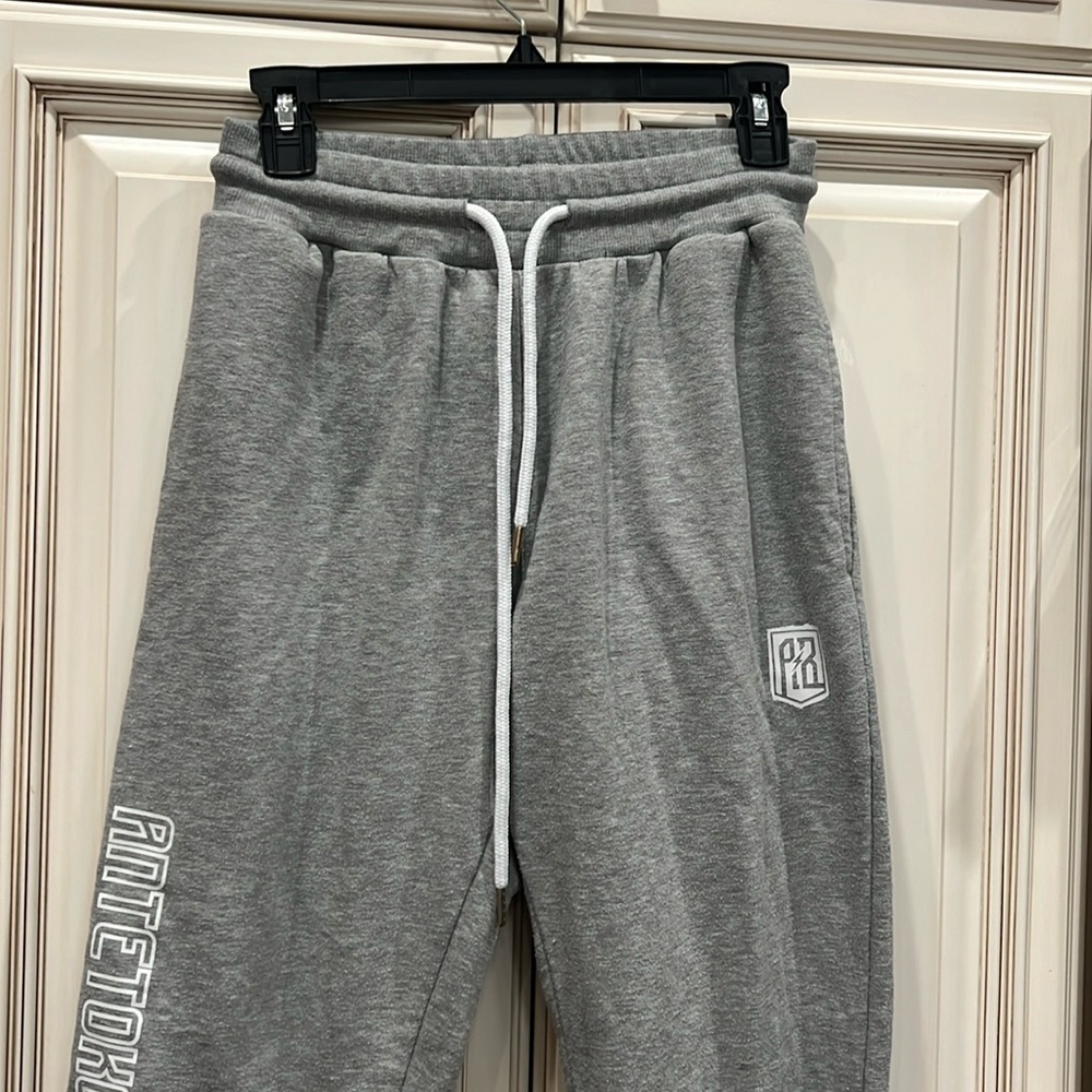 Antetokounbros brand.